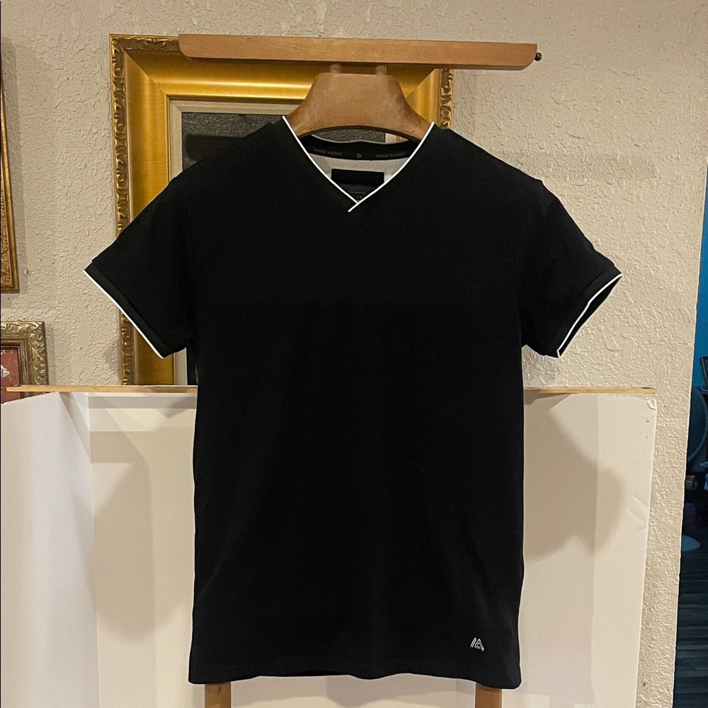 Black V-Neck Short Sleeve Tee